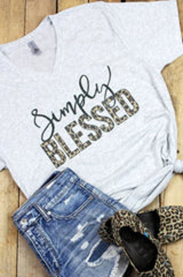 Ropa, Camiseta con cuello en V y tres mezclas de leopardo de Simply Blessed